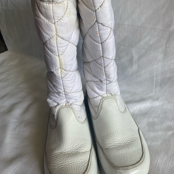 UGG Australia white snow boots 5184 sz 10 - Picture 3 of 11